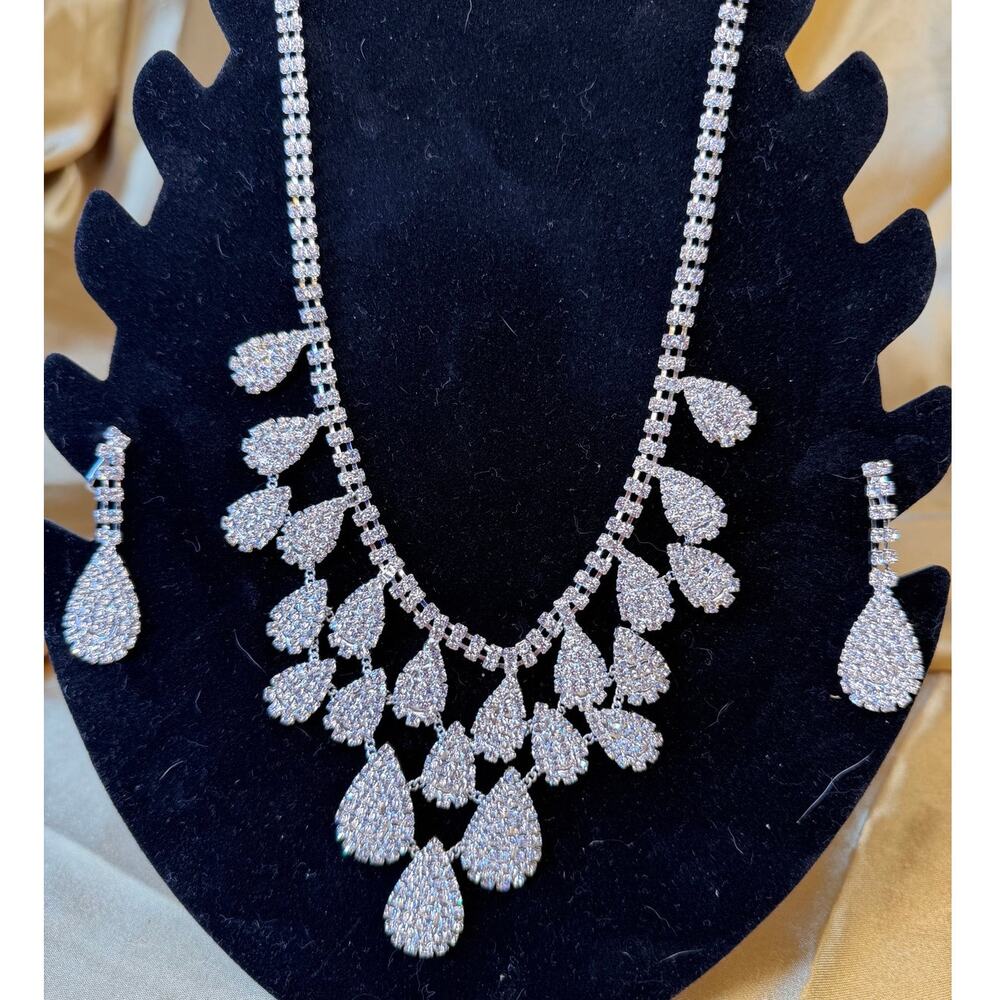 Teardrop Rhinestone Necklace Earrings Set Silver Tone Bridal Prom Gala Formal